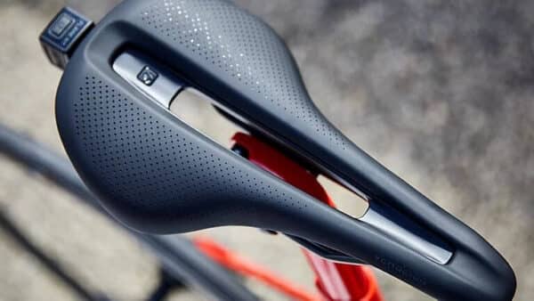Features Verse Saddle (4)