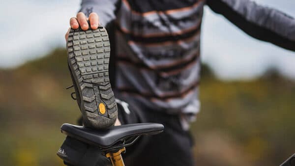 fizik-terra-ergolace-x2-ebike-action-tech2