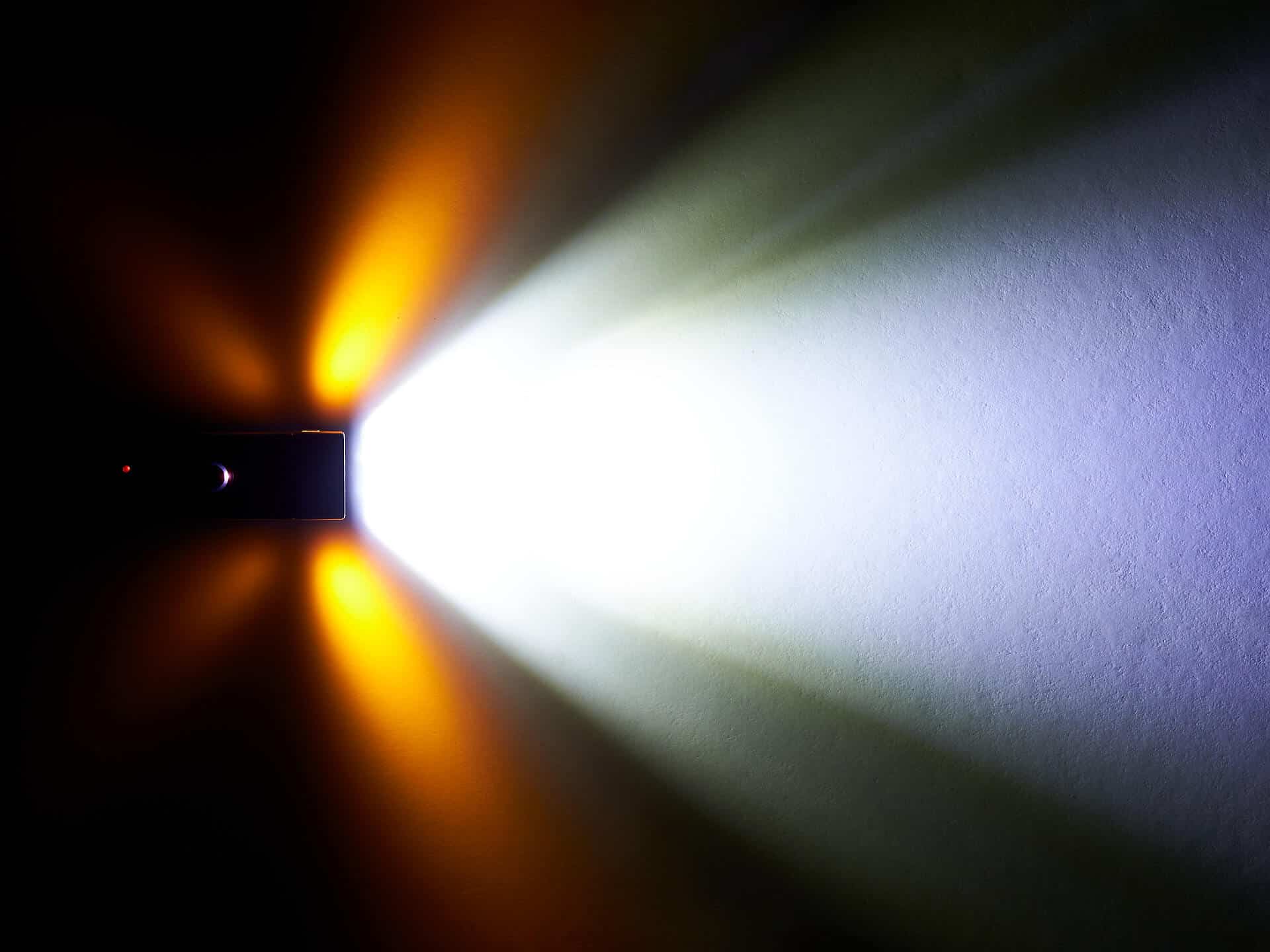 פנס קדמי Trek Commuter Pro RT Front Bike Light Trek Commuter Pro RT Front Bike Light (1)