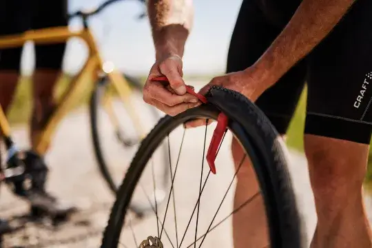 החלפת צמיגים באופניים tire-levers