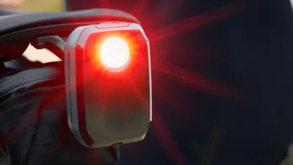 רדאר נצנץ אחורי Trek CarBack Radar Rear Bike Light רדאר נצנץ אחורי Trek CarBack Radar Rear Bike Light