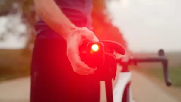 רדאר נצנץ אחורי Trek CarBack Radar Rear Bike Light רדאר נצנץ אחורי Trek CarBack Radar Rear Bike Light