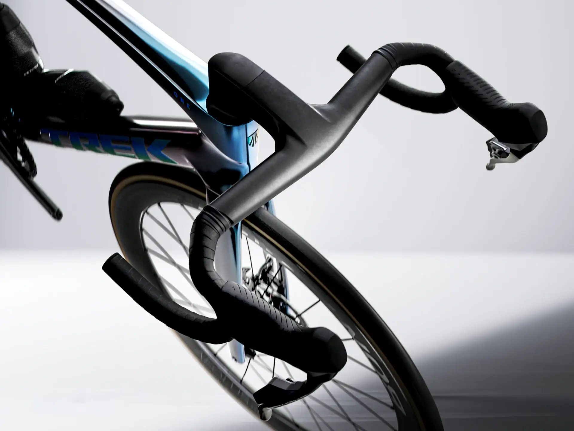 4x3_Madone8b2b_03
